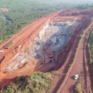 Dforestation tropicale pour l'extraction de bauxite de fer